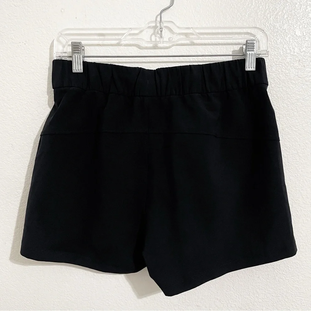 Lululemon On The Fly‎ Short Woven 2.5” in Black